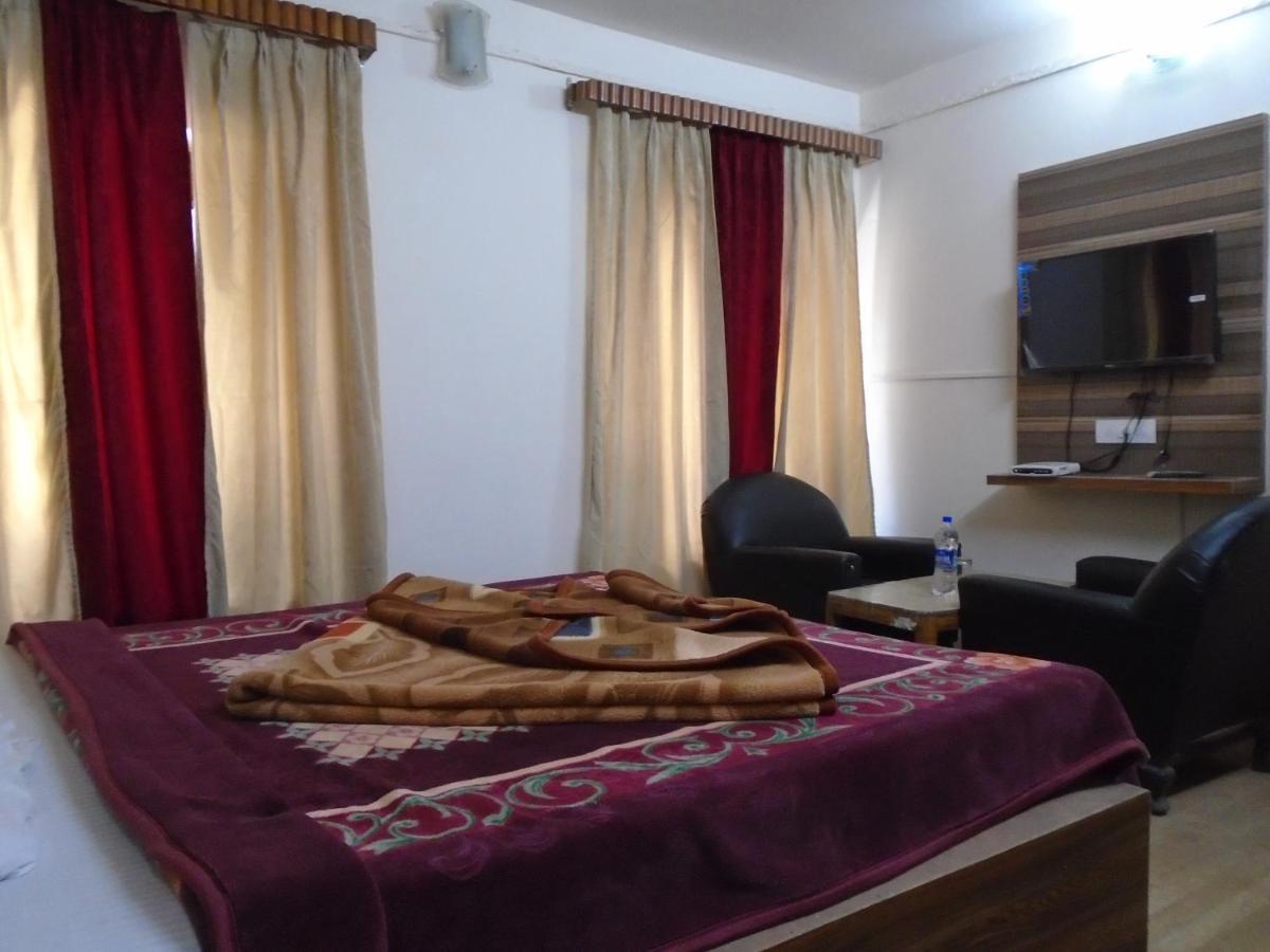Hotel Magnolia Mallroad Manali Eksteriør billede