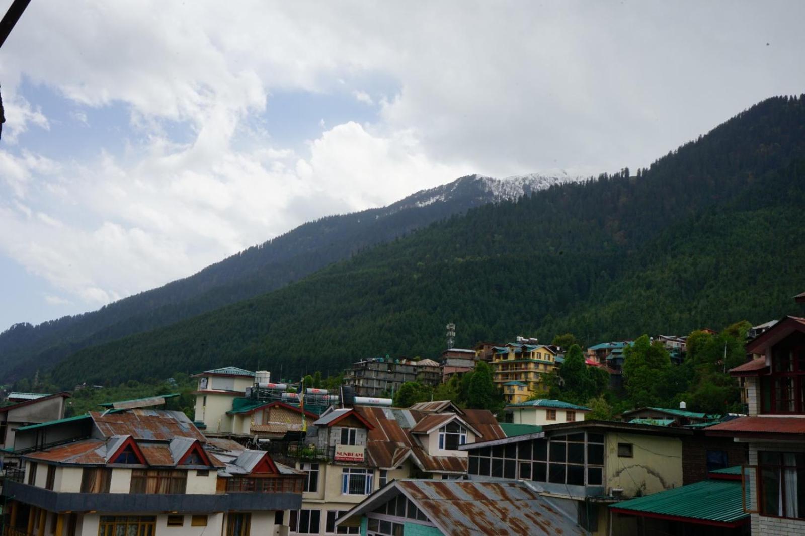 Hotel Magnolia Mallroad Manali Eksteriør billede